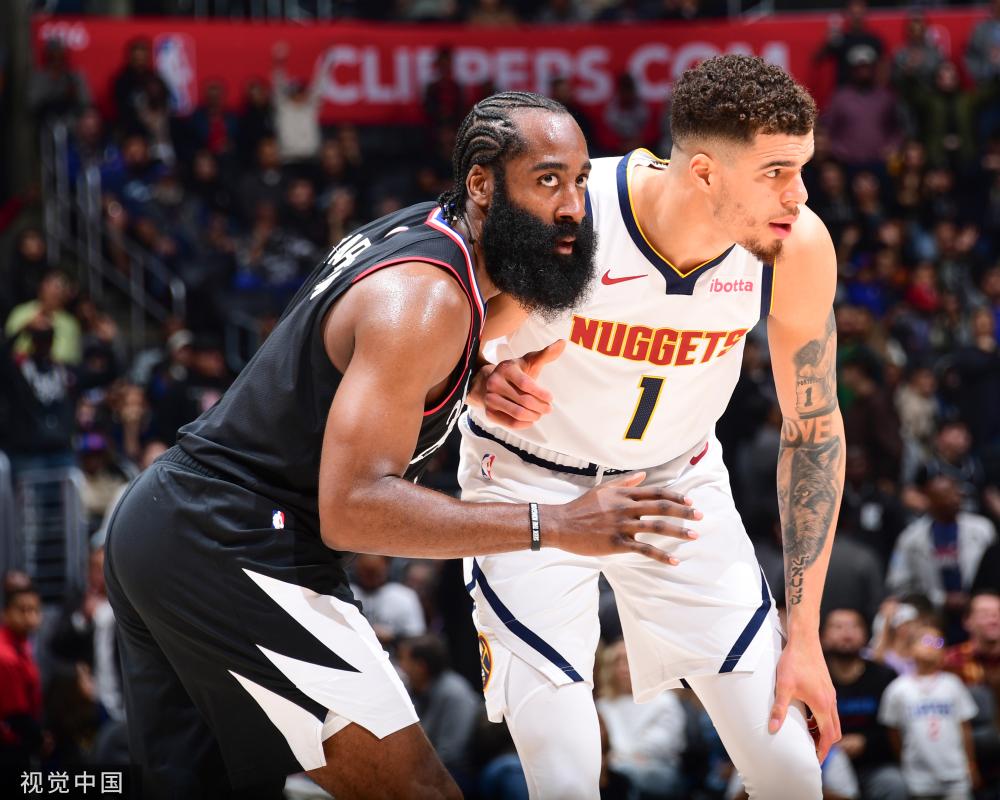 充满魅力的 充满魅力的